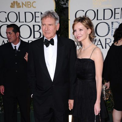 Harrison Ford y Calista Flockhart en la entrada de los Globos de Oro 2012