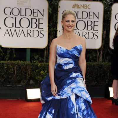 Sarah Michelle Gellar en la alfombra roja de los Globos de Oro 2012