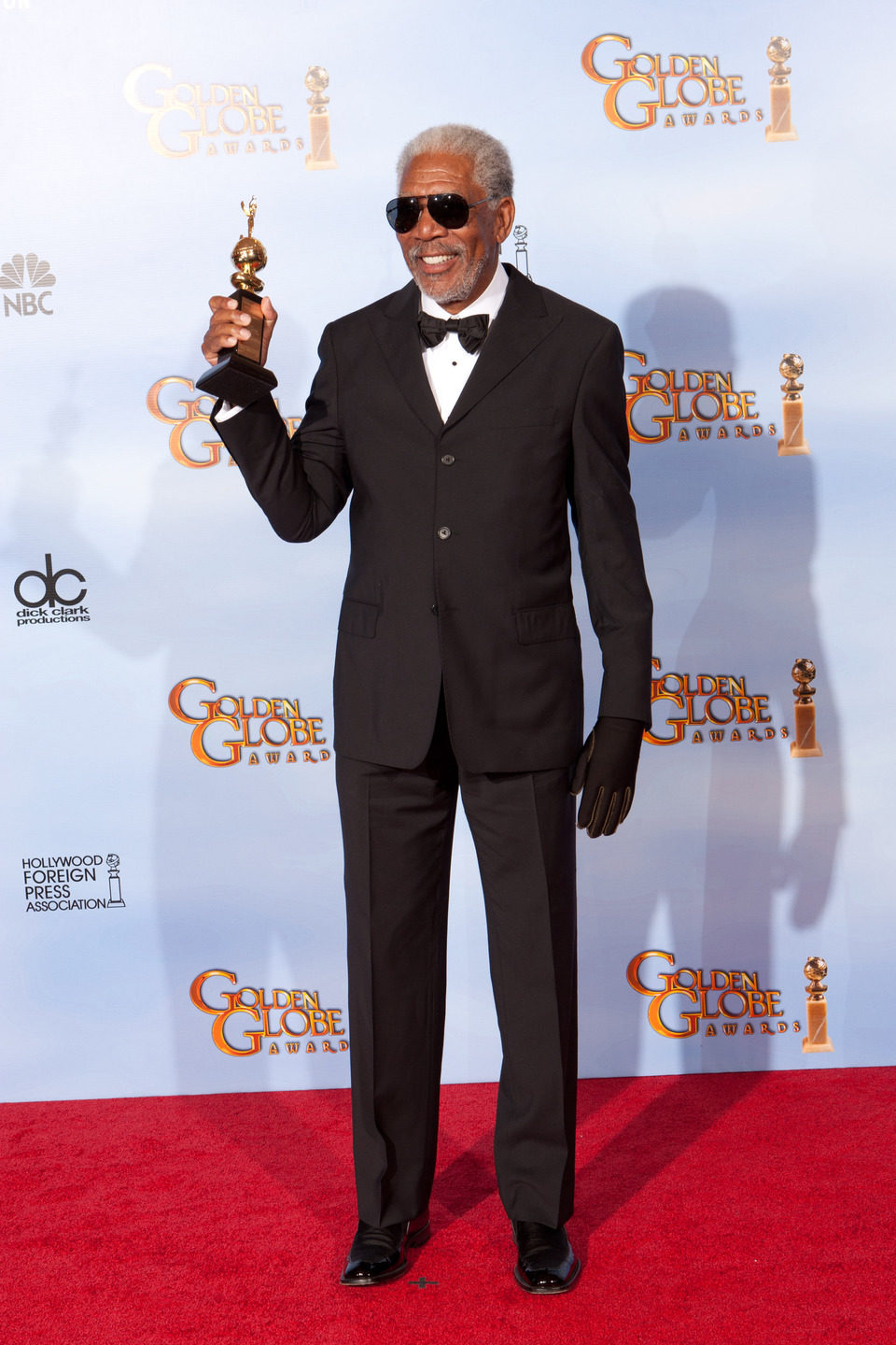 Morgan Freeman posa con el Globo de Oro honorífico