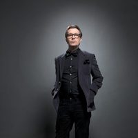 Gary Oldman posa para "Out of the Character"