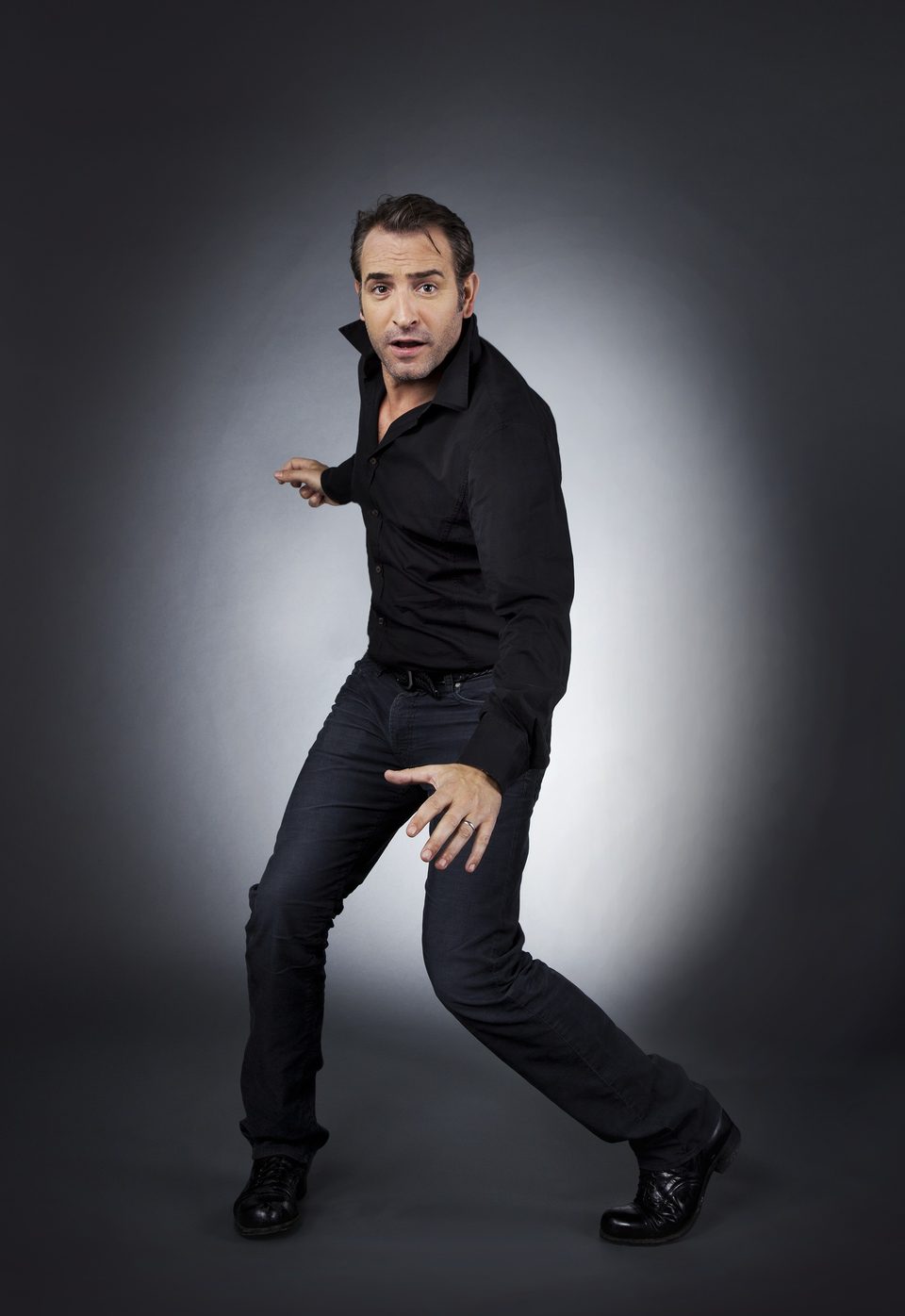 Jean Dujardin posa divertido en "Out of the Character"