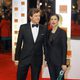 Colin Firth y su esposa posan en los BAFTA 2012