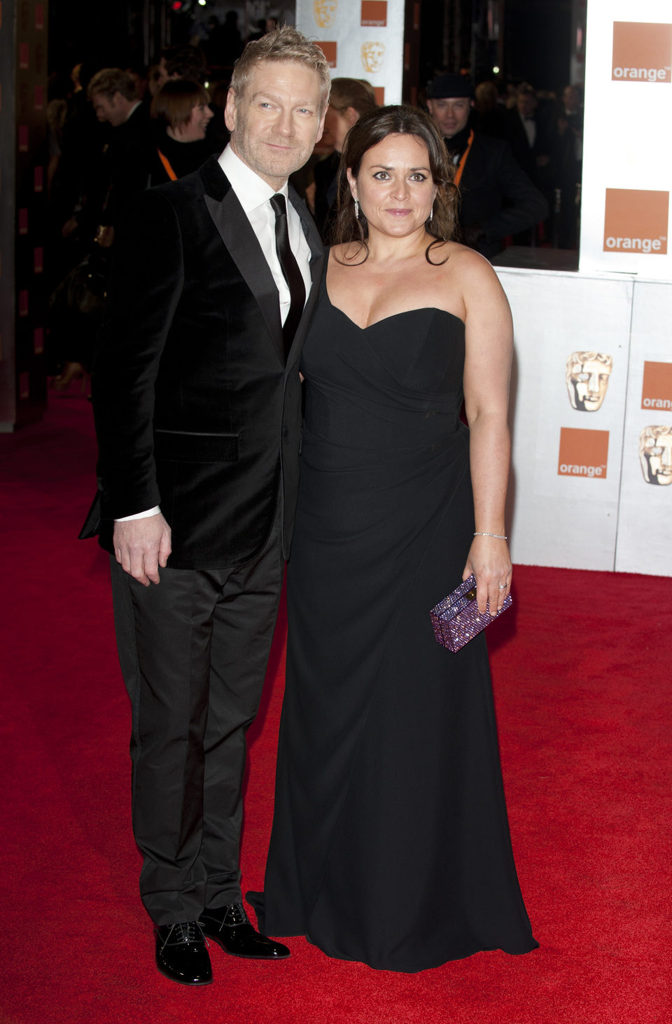 Kenneth Brannagh y su mujer en la alfombra roja de los BAFTA 2012