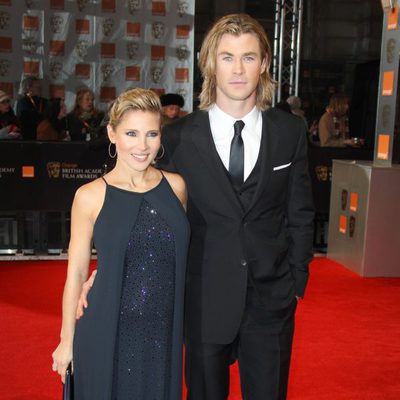 Elsa Pataky y Chris Hemsworth en la alfombra roja de los BAFTA 2012