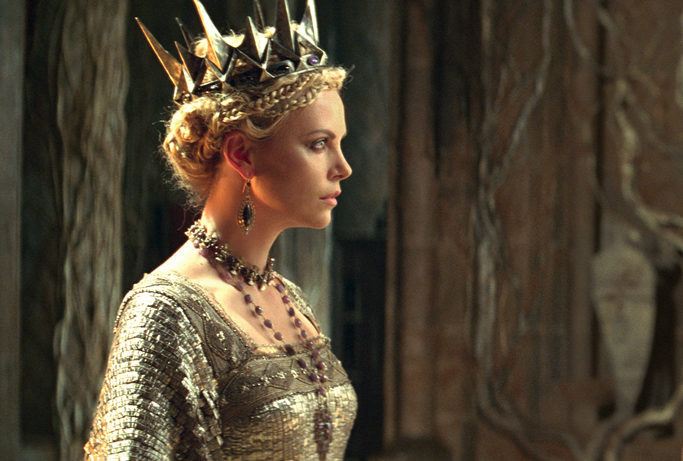 Charlize Theron como la reina de 'Blancanieves y la leyenda del cazador'