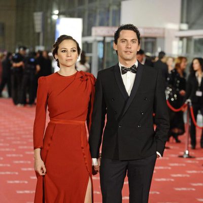 Leonor Watling y Paco León posan juntos en los Goya 2012