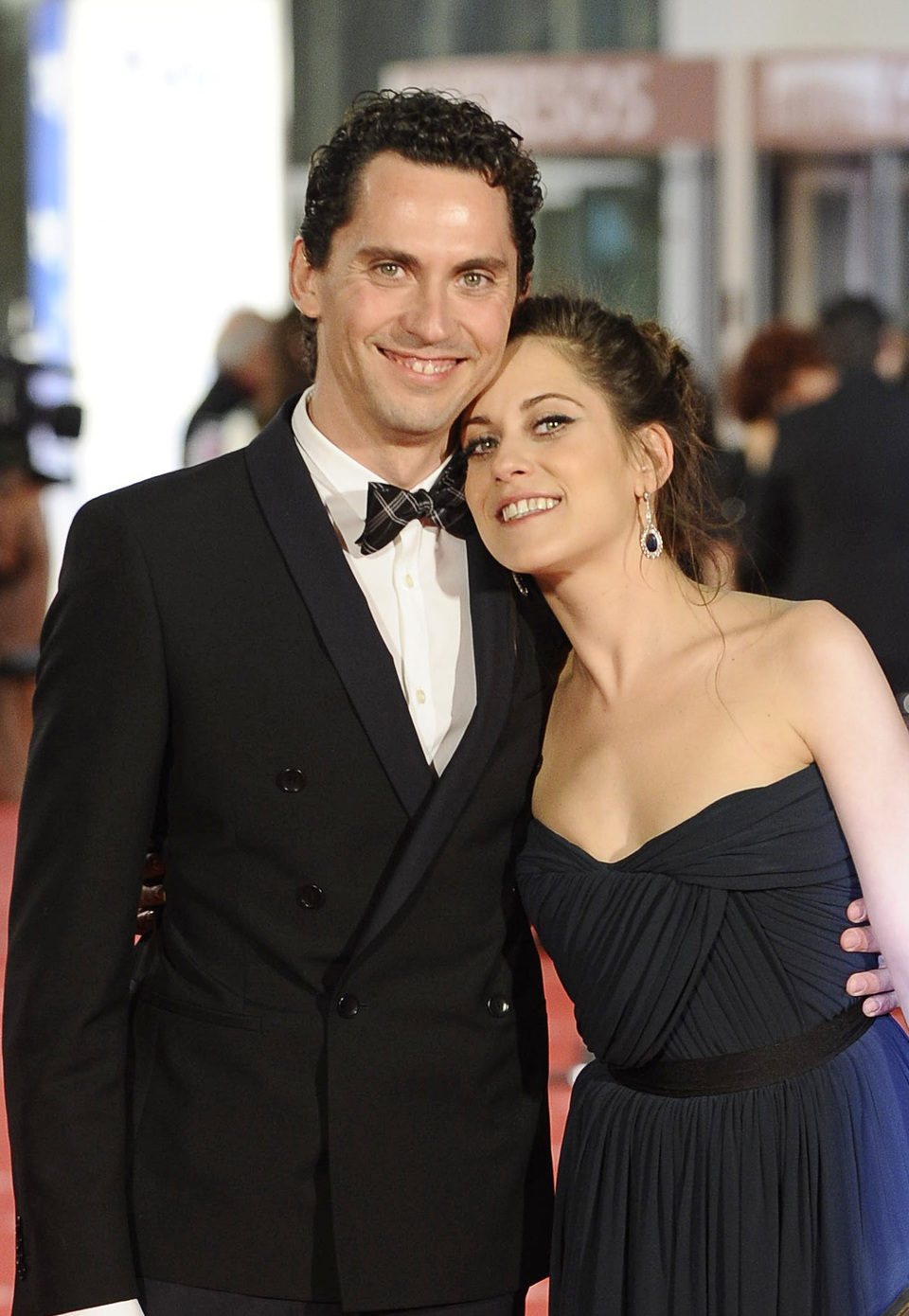 Paco León y María León posan juntos en la alfombra roja de los premios Goya 2012