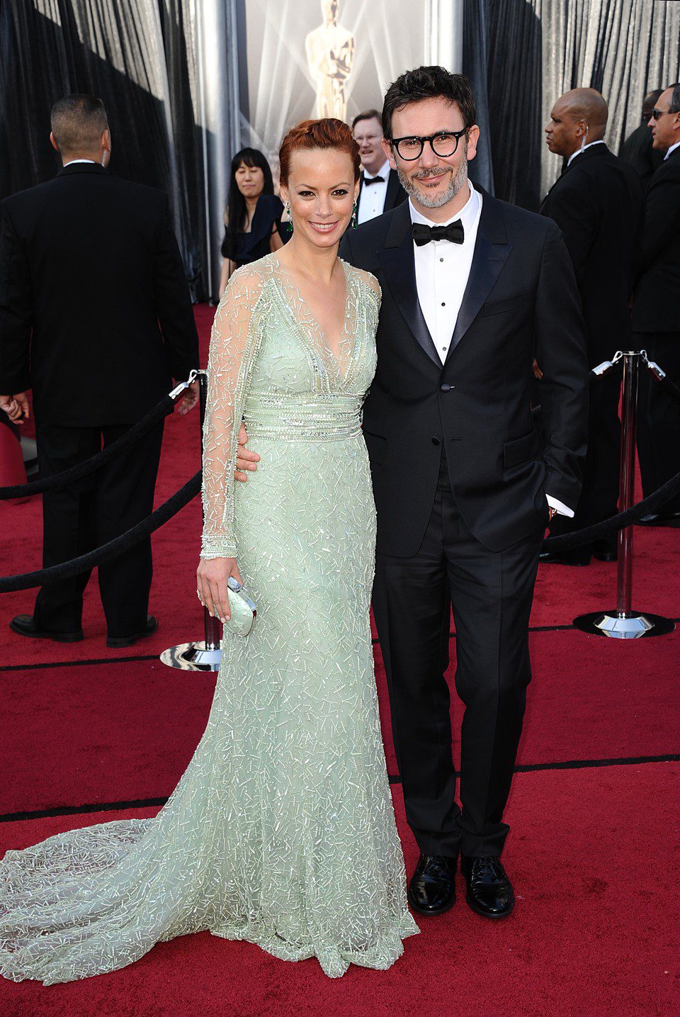 Bérénice Bejo y Michel Hazanavicius en la alfombra roja de los Oscar 2012