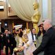 Sacha Baron Cohen esparce las cenizas de Kim Jong Il en la alfombra roja de los Oscar 2012