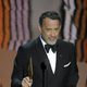 Tom Hanks presenta un premio en los Oscar 2012