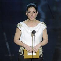 Sandra Bullock presenta un Oscar 2012