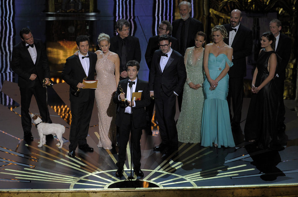 El equipo de 'The Artist' recoge el Oscar 2012