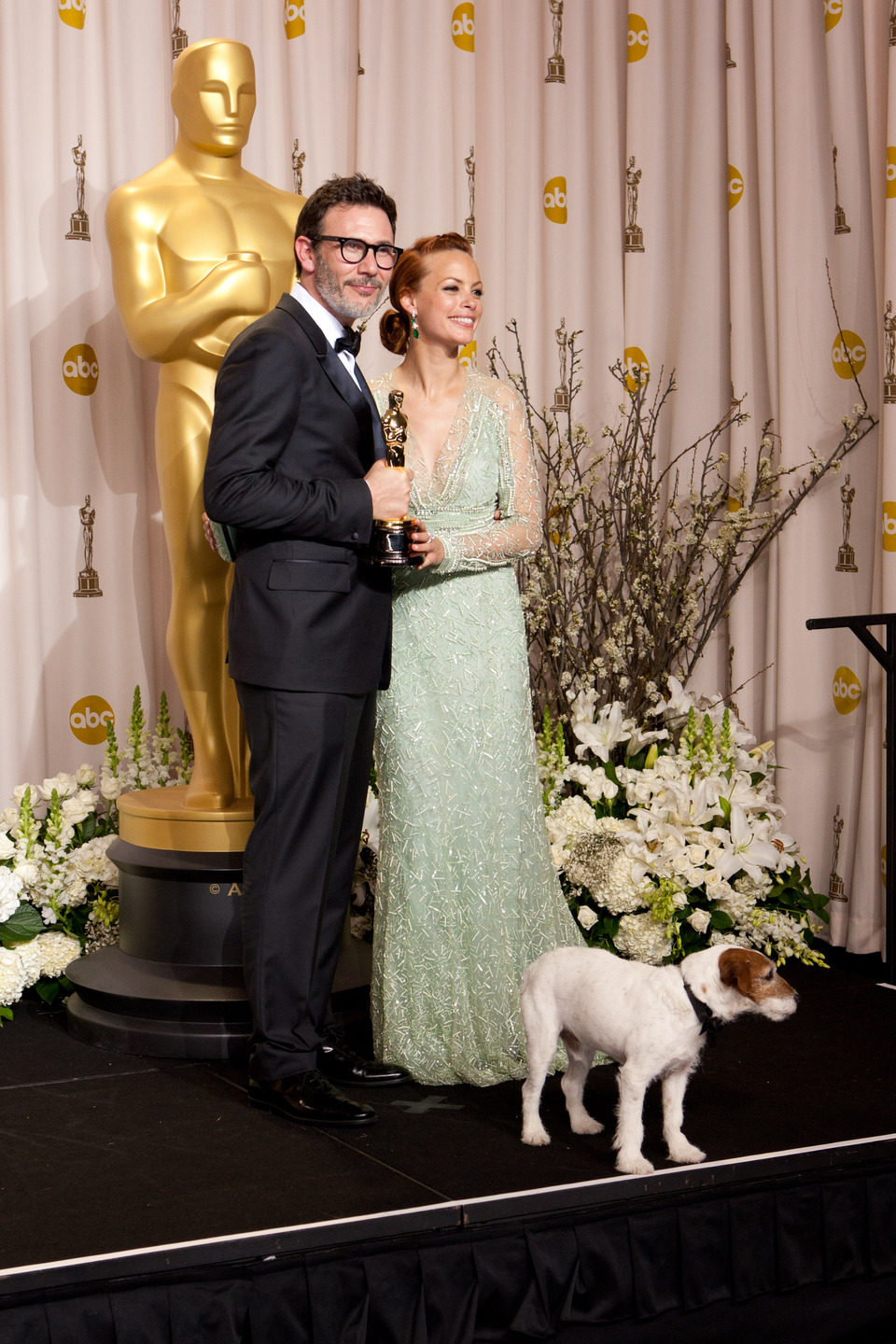 Michel Hazanavicius, ganador del Oscar 2012 al mejor director por 'The artist', posa con Bérénice Bejo