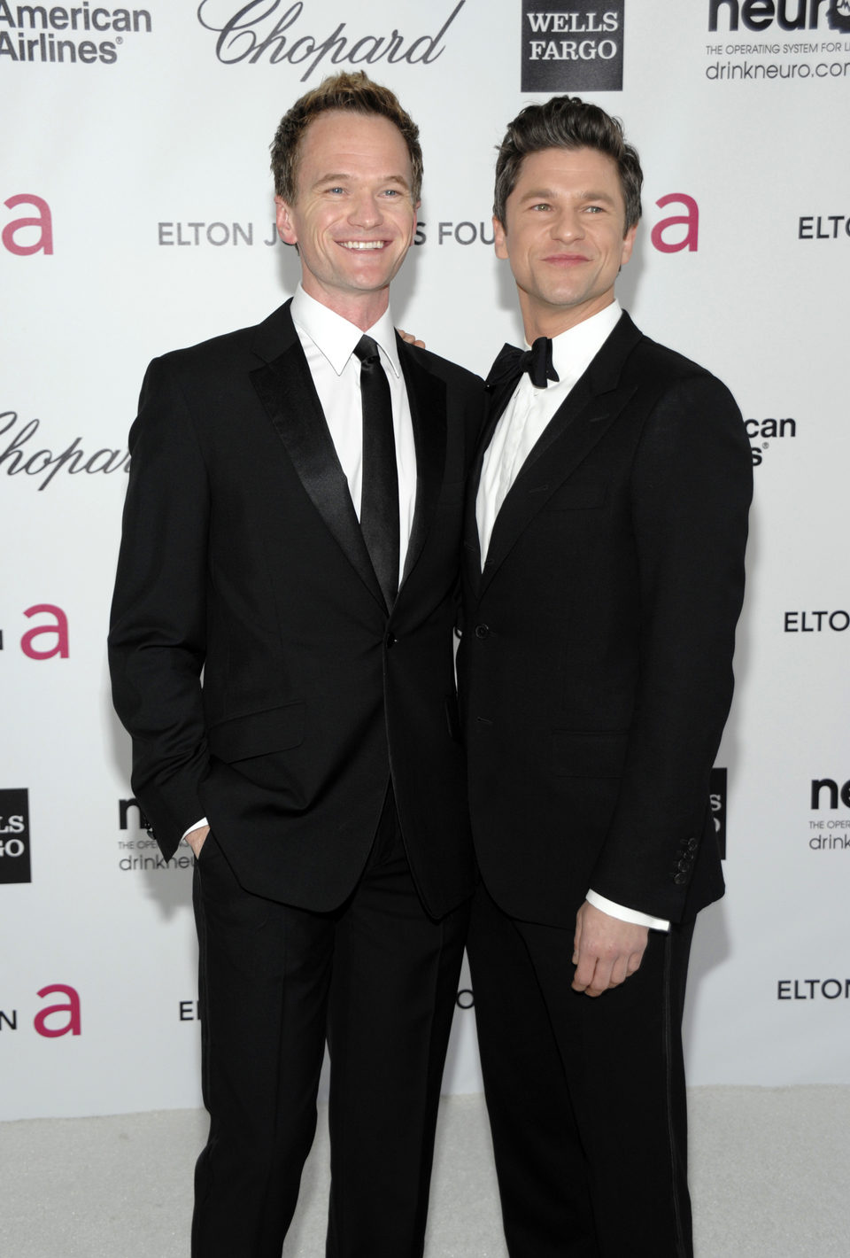 Neil Patrick Harris y David Burtka en la fiesta de Elton John tras los Oscar 2012