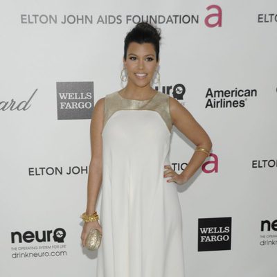 Kourtney Kardashian en la fiesta de Elton John tras los Oscar 2012