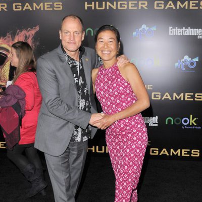 Woody Harrelson y Laura Louie en la premiére mundial de 'Los Juegos del Hambre'