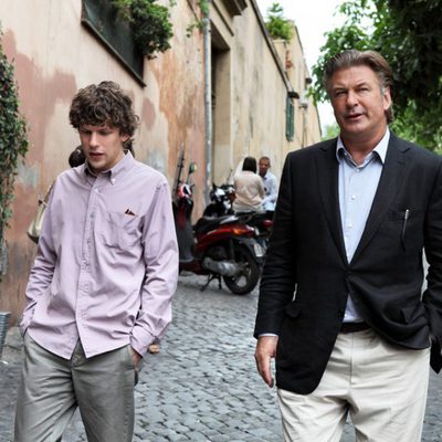 Jesse Eisenberg y Alec Baldwin en 'To Rome with Love'