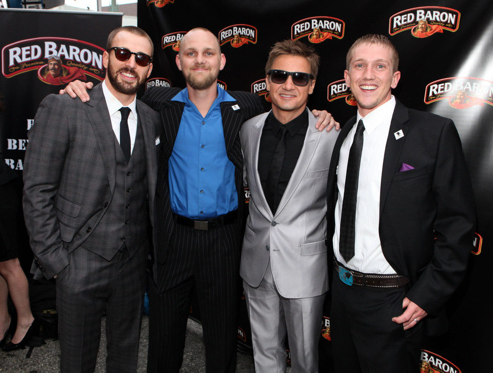 Chris Evans y Jeremy Renner en la premiére mundial de 'Los Vengadores'