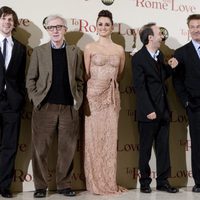 Woody Allen y los protagonistas de 'To Rome with Love' en la premiére italiana