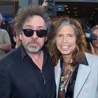 Tim Burton y Steven Tyler en la premiére de 'Sombras tenebrosas' en Los Angeles