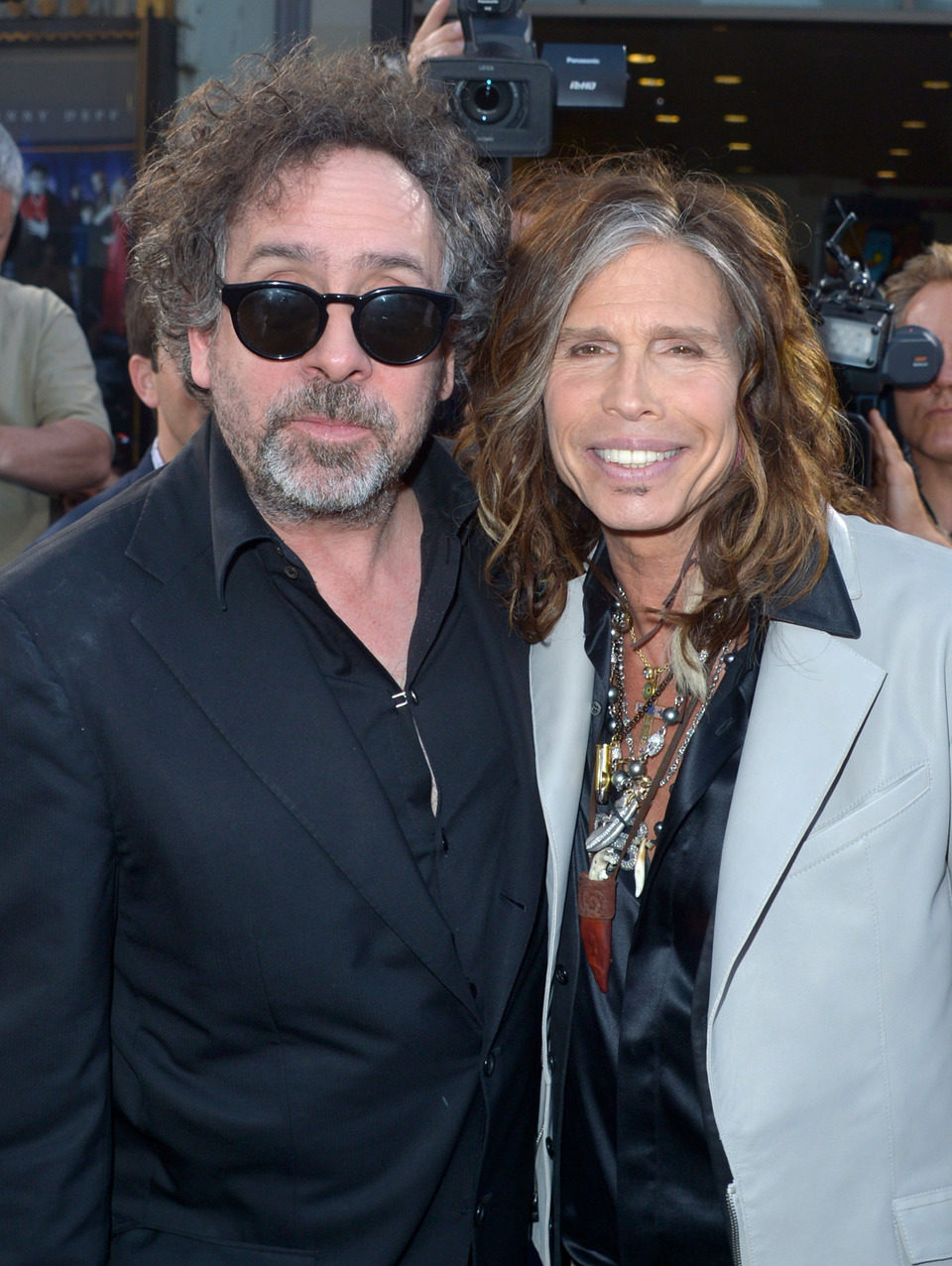 Tim Burton y Steven Tyler en la premiére de 'Sombras tenebrosas' en Los Angeles