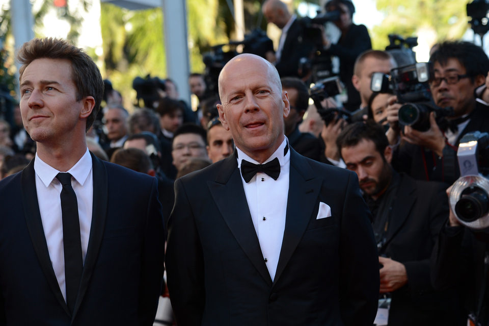 Edward Norton y Bruce Willis en la inauguración del Festival de Cannes 2012