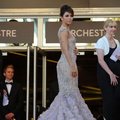 Eva Longoria muestra su vestido en el Festival de Cannes 2012