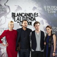 Rupert Sanders y los protagonistas de 'Blancanieves y la leyenda del cazador' en la presentación de la película en Madrid