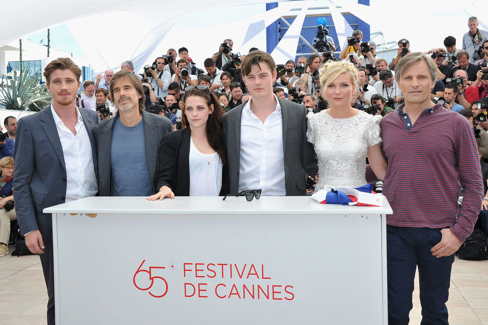 Garrett Hedlund, Walter Salles, Kristen Stewart, Sam Riley, Kirsten Dunst y Viggo Mortensen en el Festival de Cannes 2012