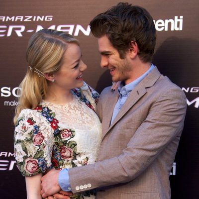 Emma Stone y Andrew Garfield muy juntos en la premiére de 'The Amazing Spider-Man' en Madrid