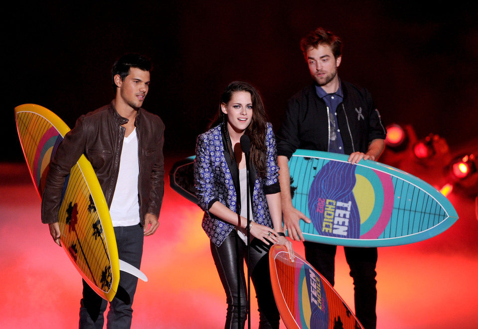 Taylor Lautner, Kristen Stewart y Robert Pattinson en los Teen Choice Awards 2012