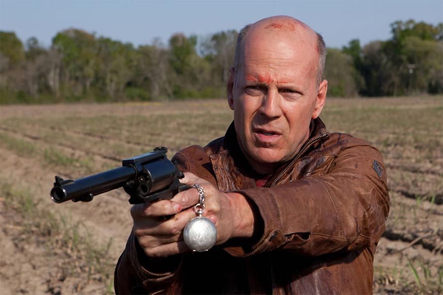 Bruce Willis apunta una pistola en 'Looper'