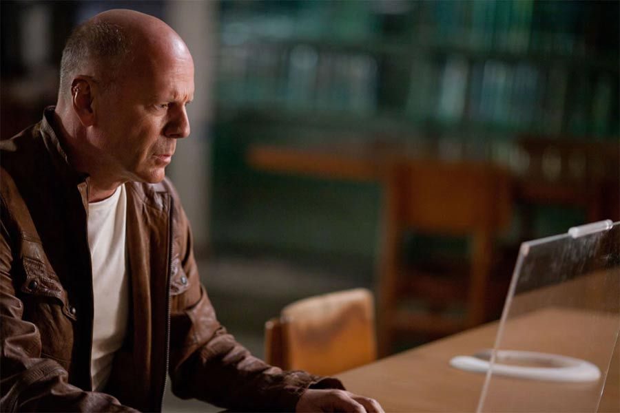 Bruce Willis investiga en 'Looper'