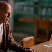 Bruce Willis investiga en 'Looper'