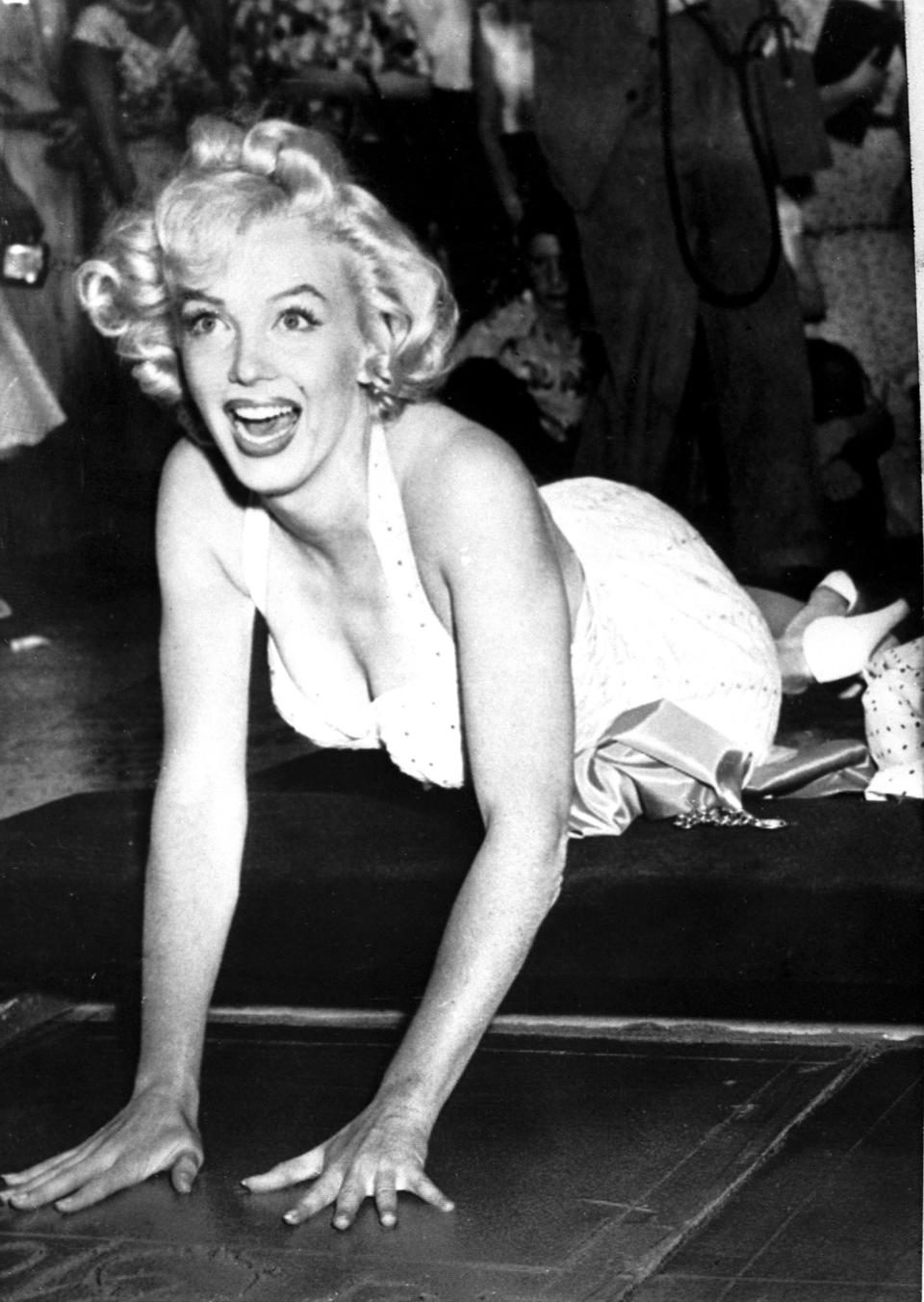 Marilyn Monroe deja sus huellas en Hollywood