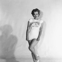 Marilyn Monroe con una camiseta del USS Henley