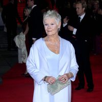 Judi Dench en la premiere mundial de 'Skyfall' en Londres