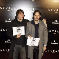 Sergio Peris-Mencheta y Juan Diego Botto en la premiere de 'Skyfall' en Madrid