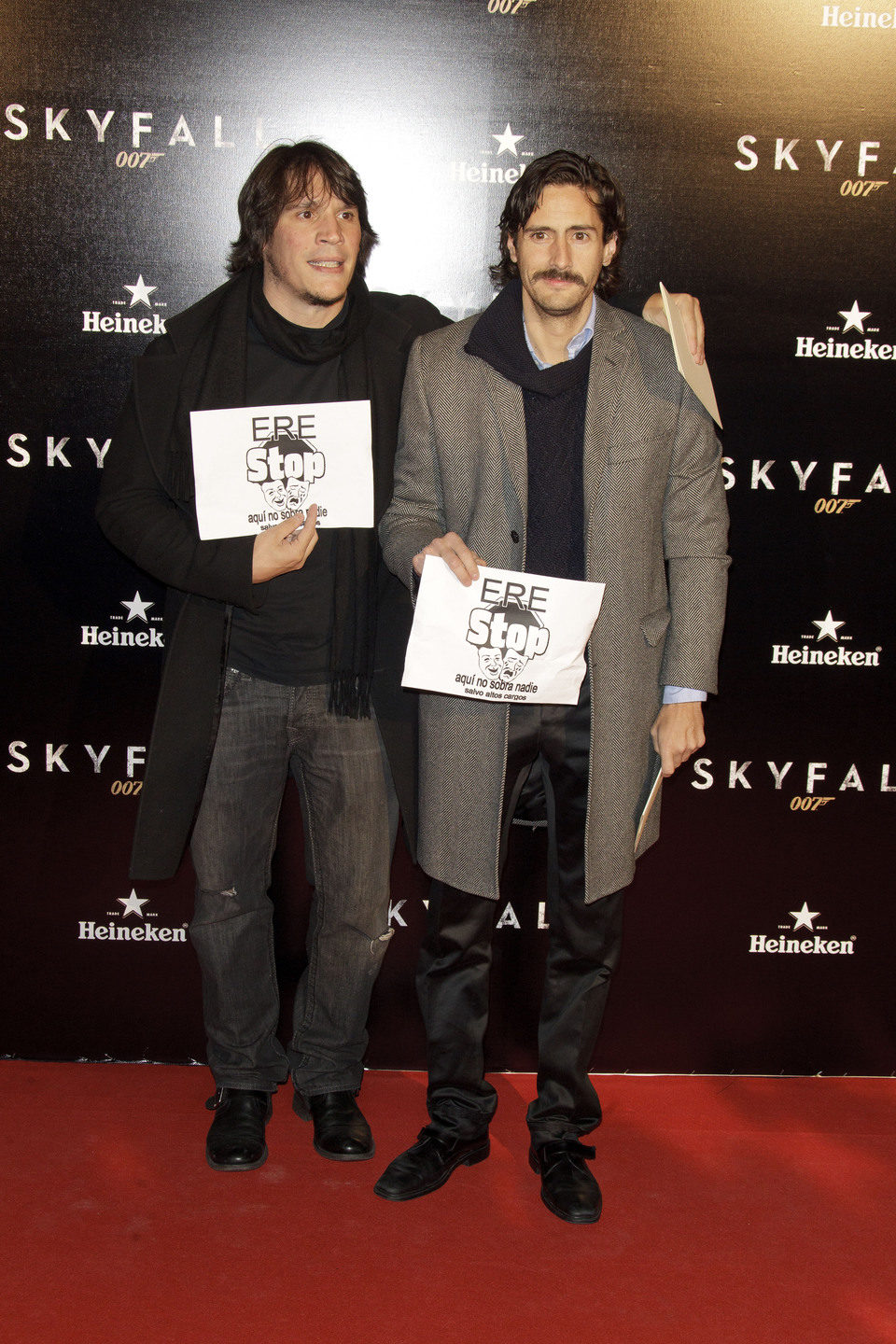 Sergio Peris-Mencheta y Juan Diego Botto en la premiere de 'Skyfall' en Madrid