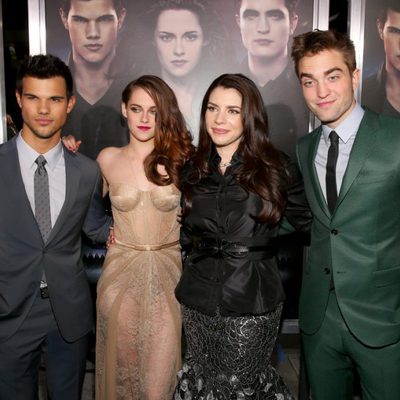 Taylor Lautner, Kristen Stewart, Stephenie Meyer y Robert Pattinson en el estreno de 'Amanecer. Parte 2' en Los Ángeles