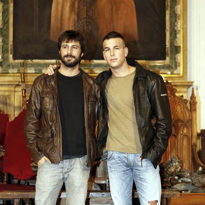 Hugo Silva y Mario Casas en el rodaje de 'Las brujas de Zugarramurdi' en Boadilla del Monte