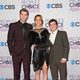 Liam Hemsworth, Jennifer Lawrence y Josh Hutcherson en la gala de los People's Choice Awards 2013