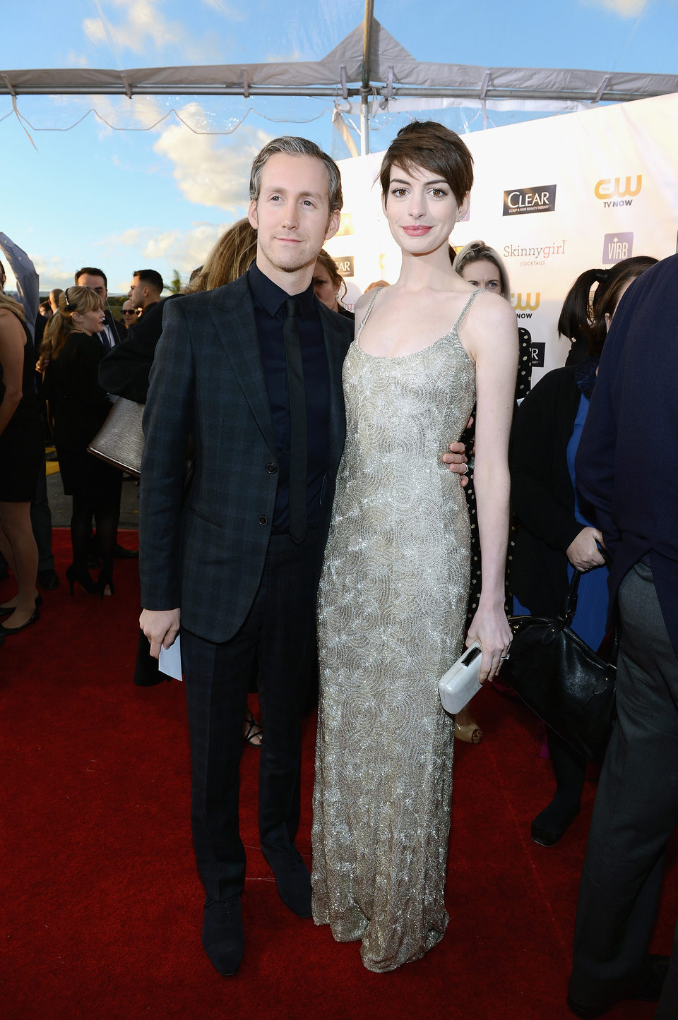 Adam Shulman y Anne Hathaway en los Critics' Choice Movie Awards 2013