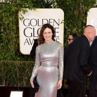 Emily Mortimer en la alfombra roja de los Globos de Oro 2013