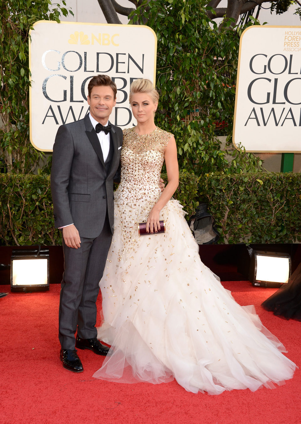 Julianne Hough y Ryan Seacrest en los Globos de Oro 2013