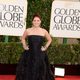 Debra Messing en la alfombra roja de los Globos de Oro 2013