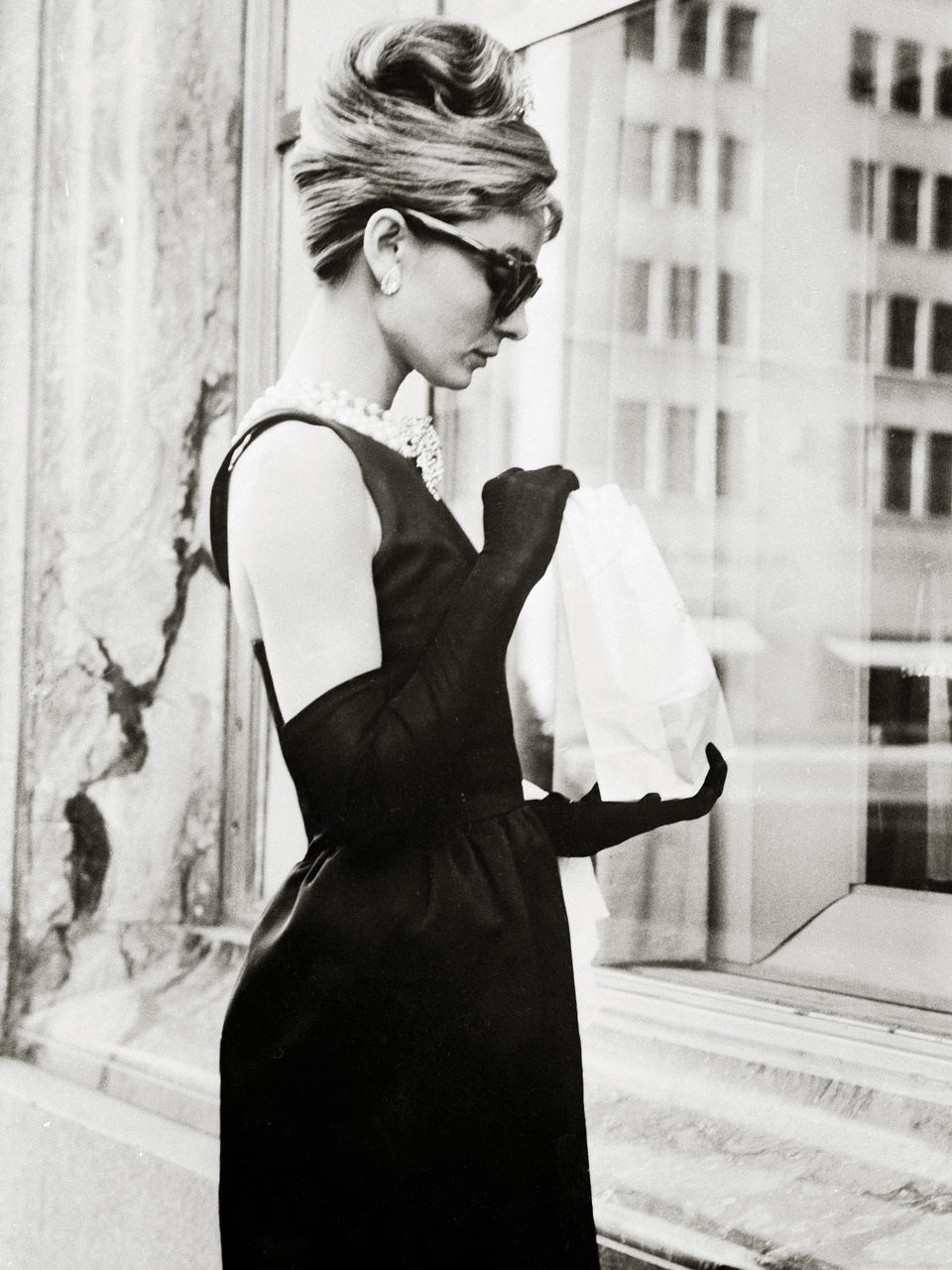 Audrey Hepburn interpretando a Holly Golightly en 'Desayuno con diamantes'