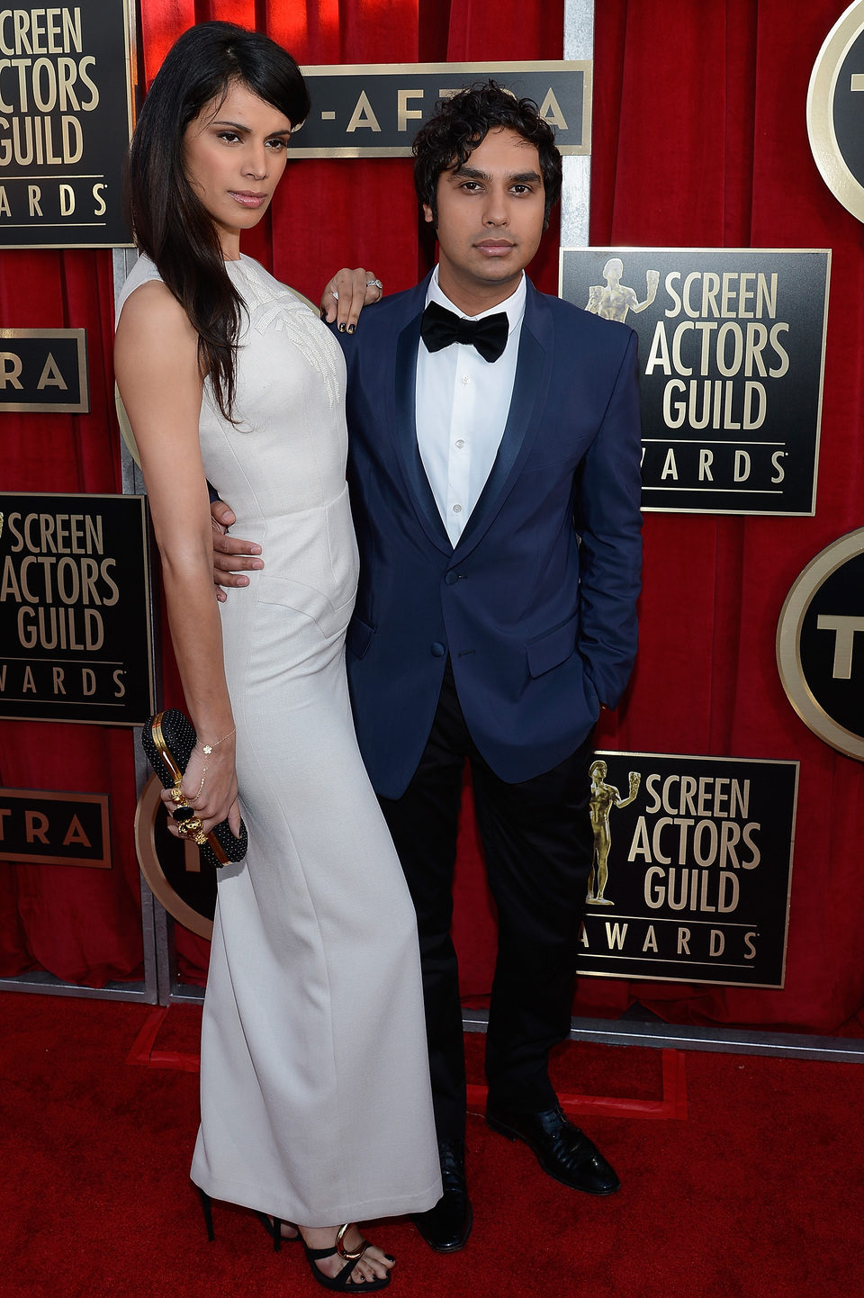 Kunal Nayyar y Neha Kapur en la alfombra roja de los Screen Actors Guild Awards 2013