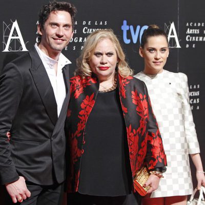 Paco León, Carmina Barrios y María Léon en la cena de los nominados a los Goya 2013