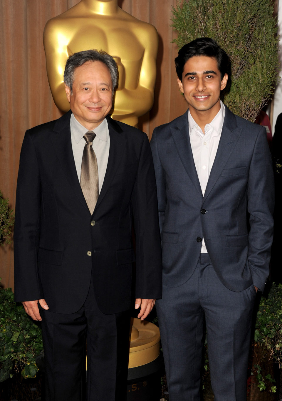 Ang Lee y Shuraj Sharma en el almuerzo de los nominados a los Oscar 2013